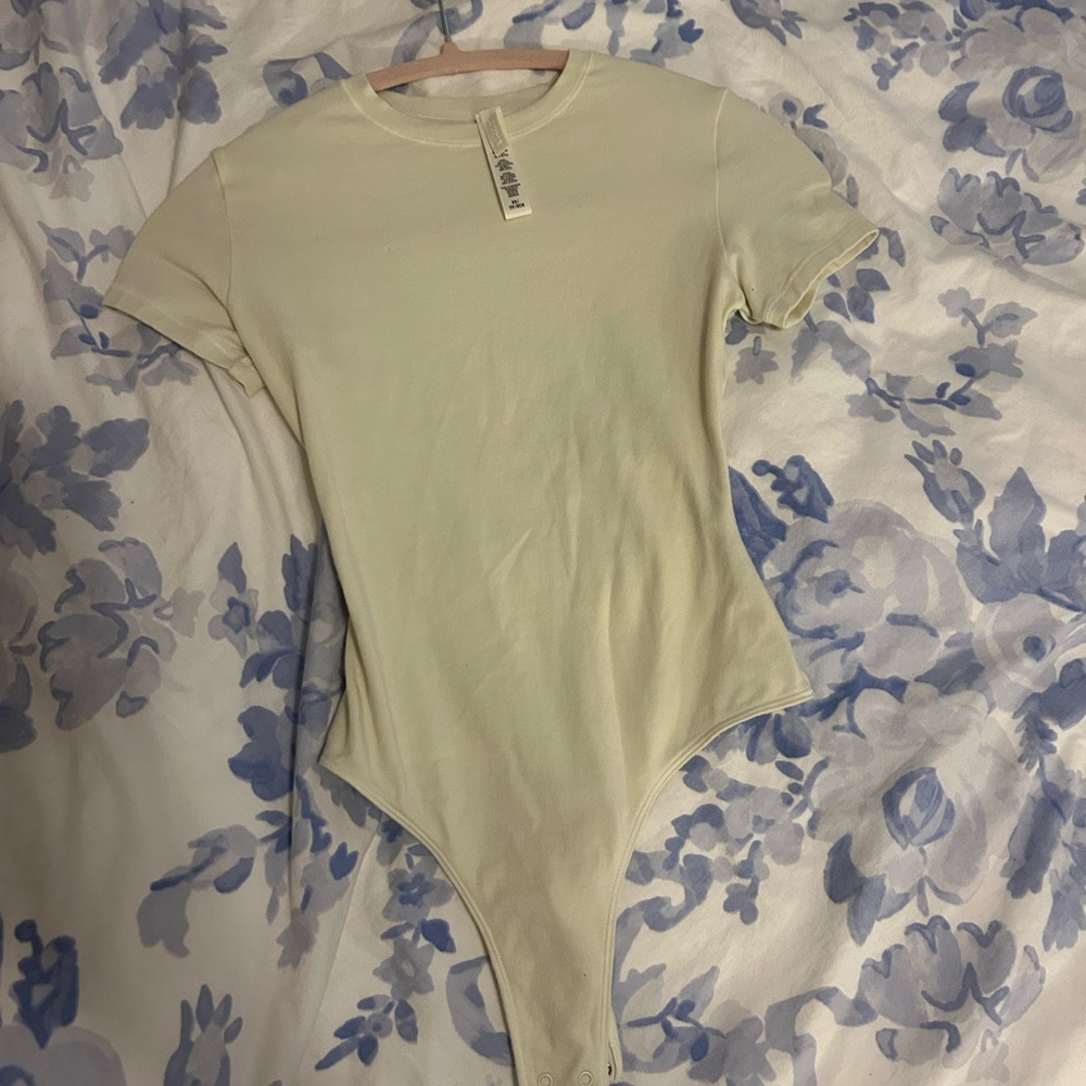 SKIMS Light Cream Bodysuit